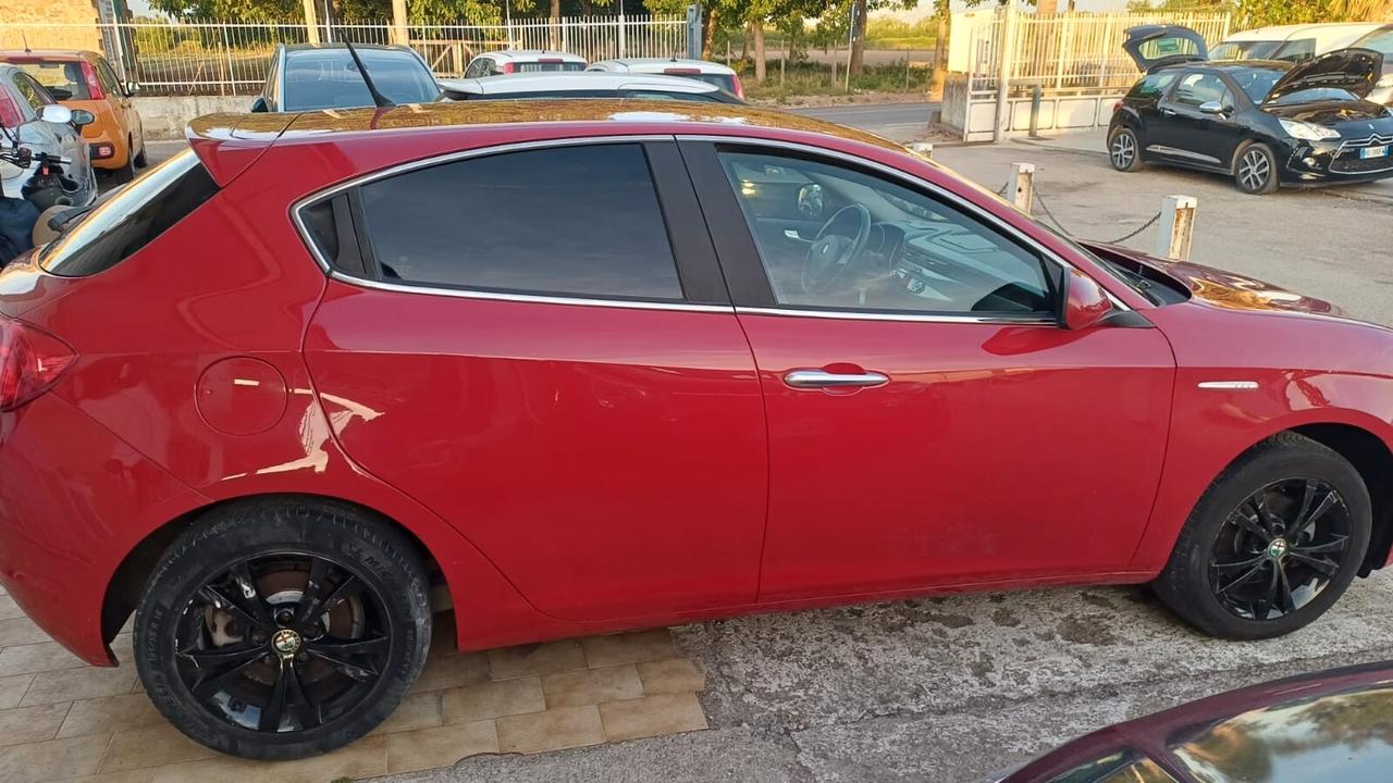 Alfa Romeo Giulietta 1.6 JTDm-2 105 CV Distinctive 2013 ROSSA COME NUOVA
