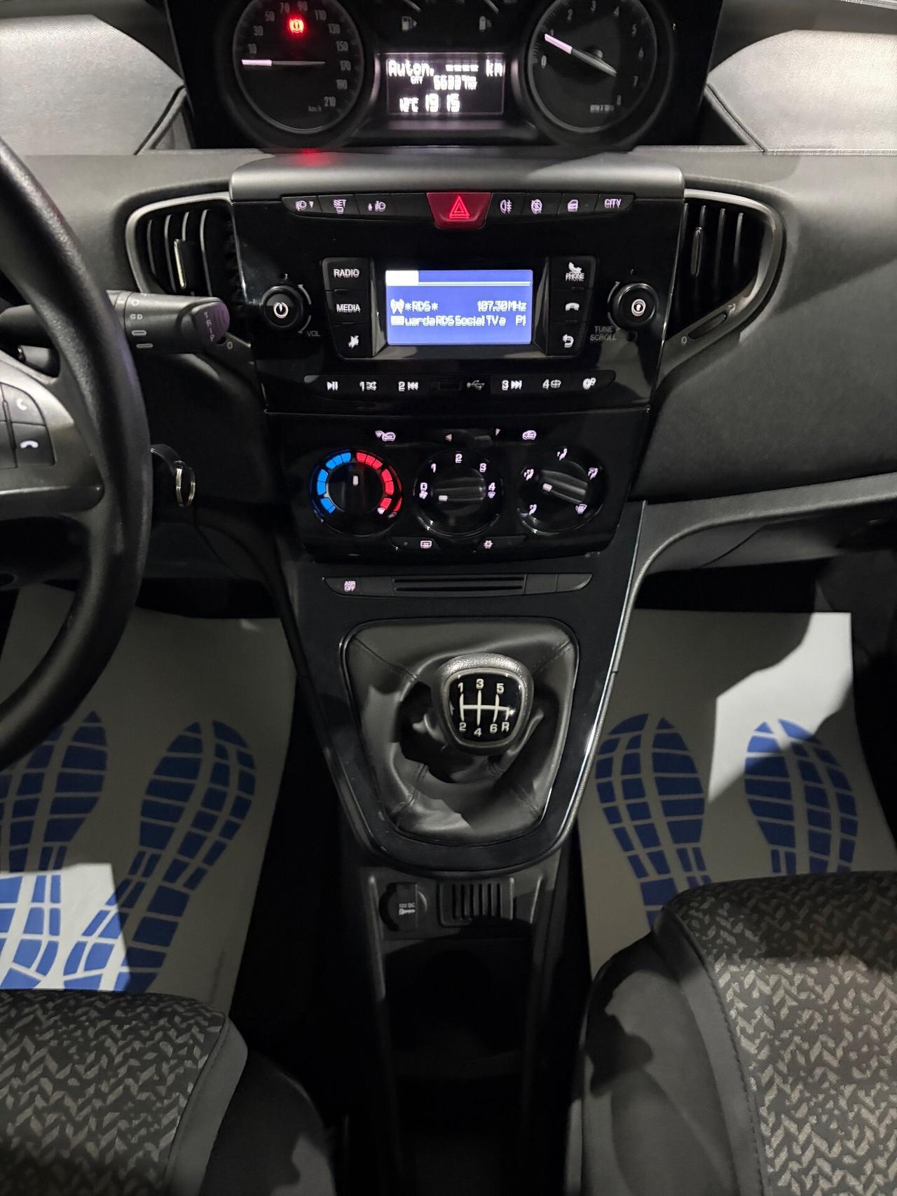 Lancia Ypsilon 1.0 Firefly hybrid