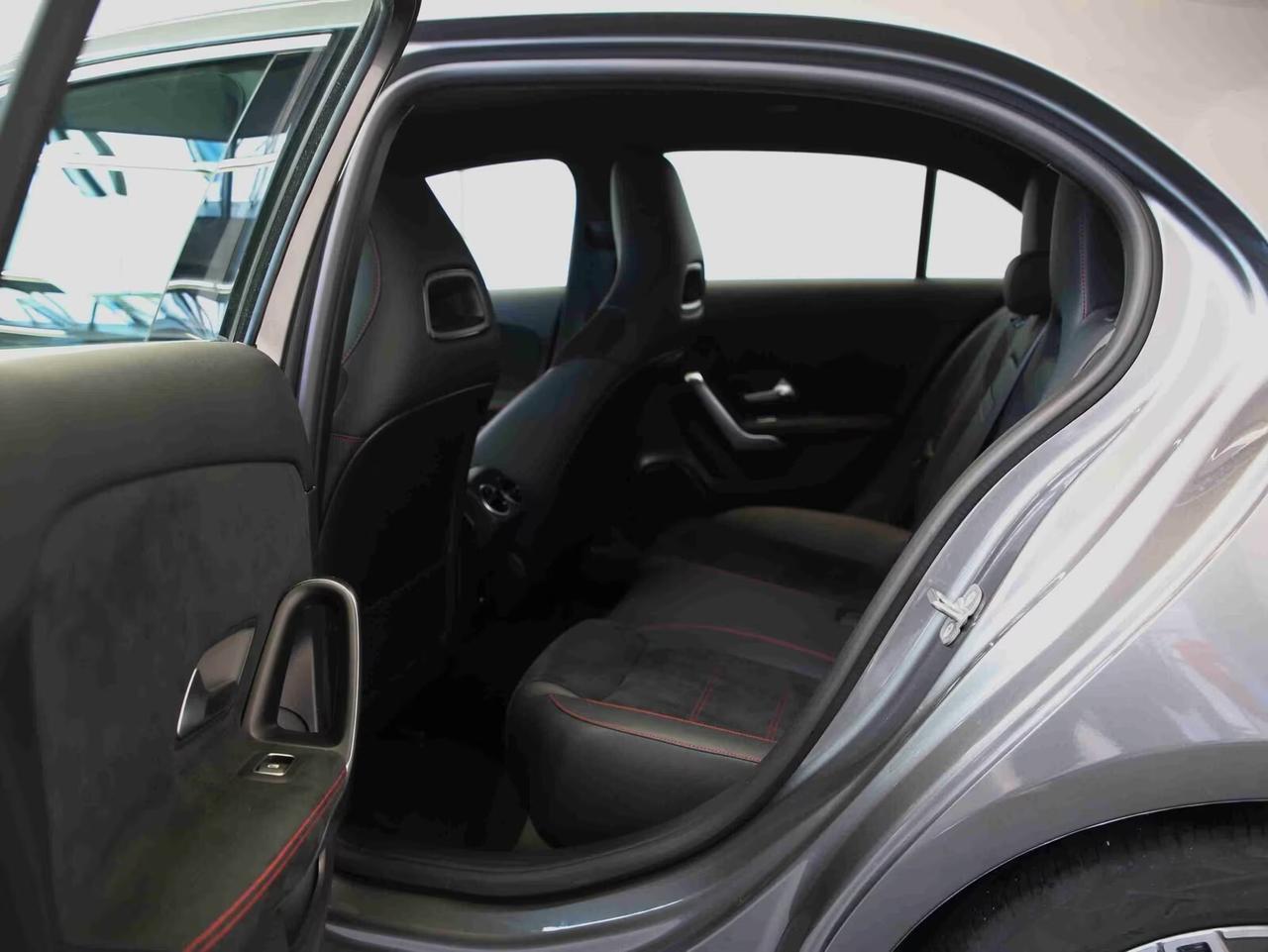 Mercedes-benz A 180 Automatic AMG Line Advanced Plus