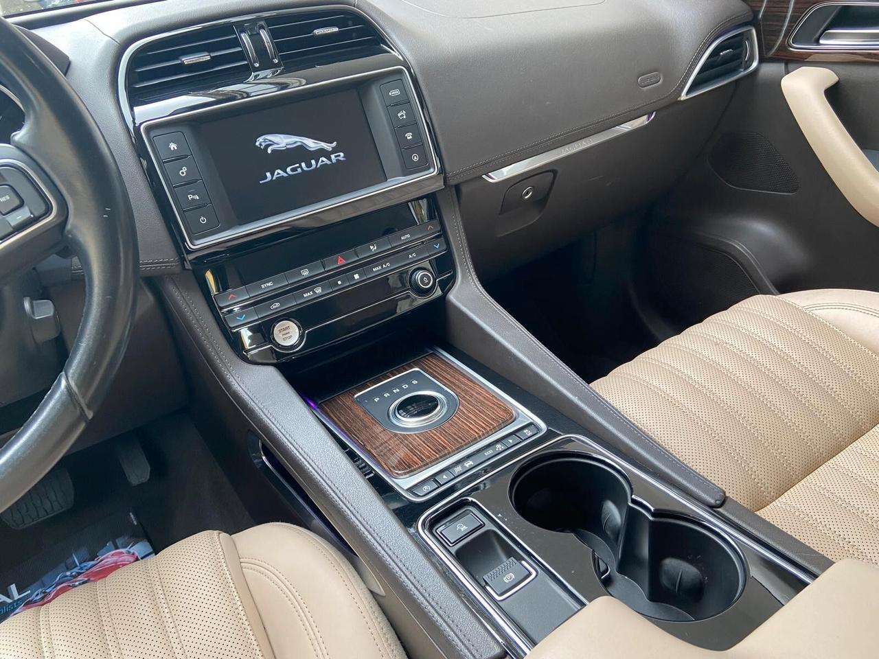 Jaguar F-Pace 2.0 D 180 CV AWD aut. Prestige