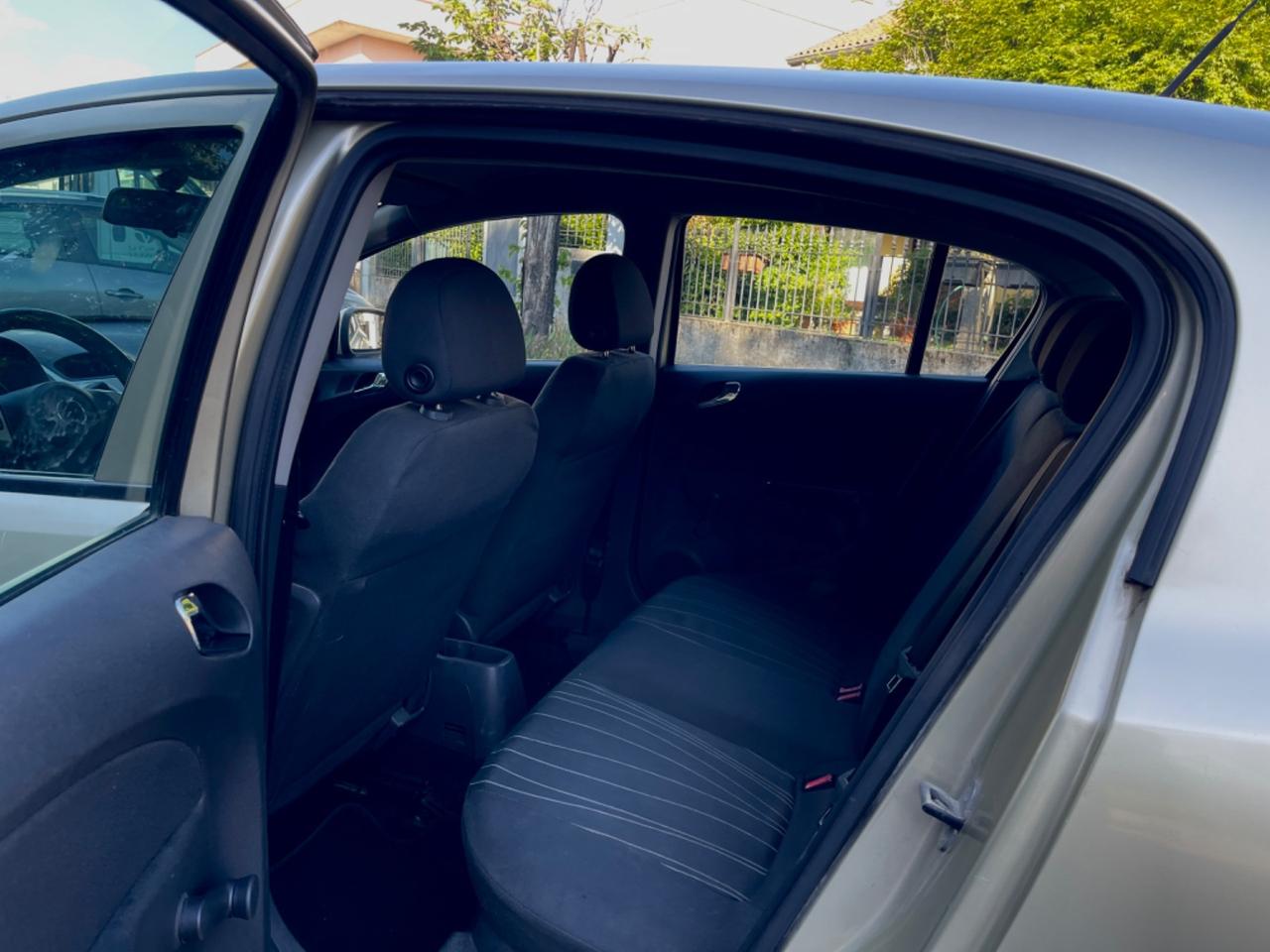 Opel Corsa 1.2 5 porte Cosmo per Neopatentati