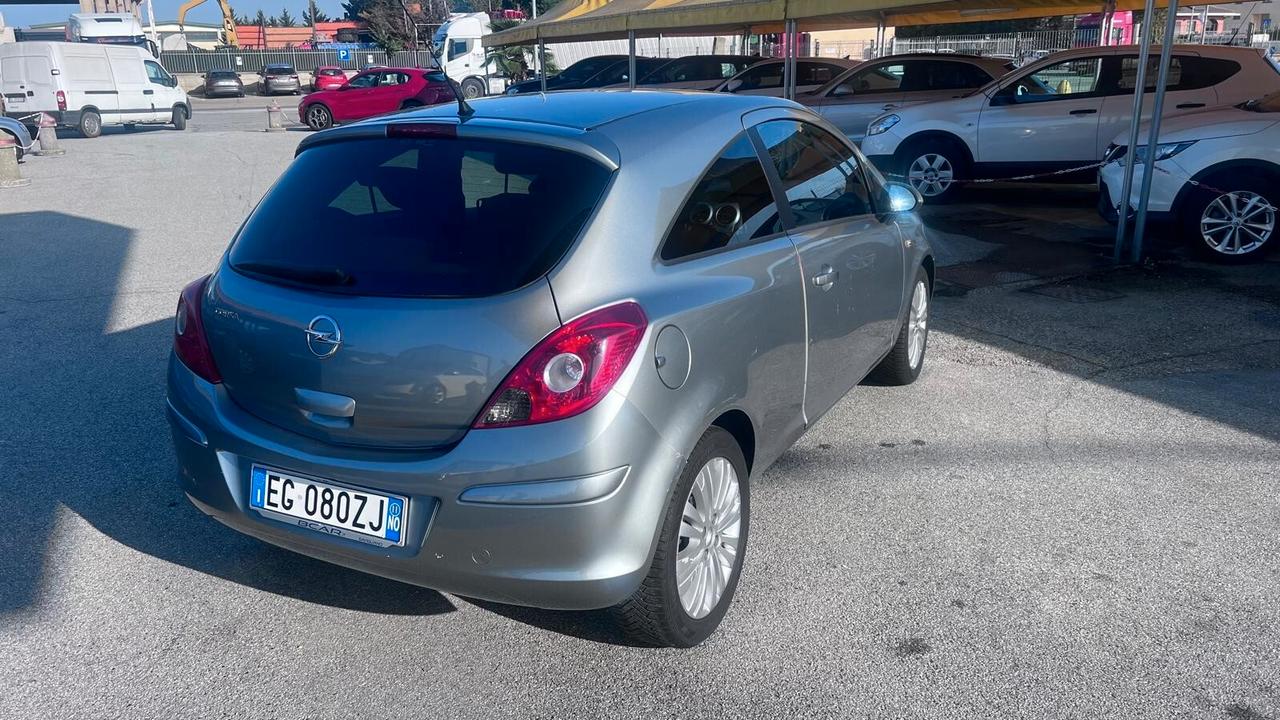 Opel Corsa 1.2 3 porte Club