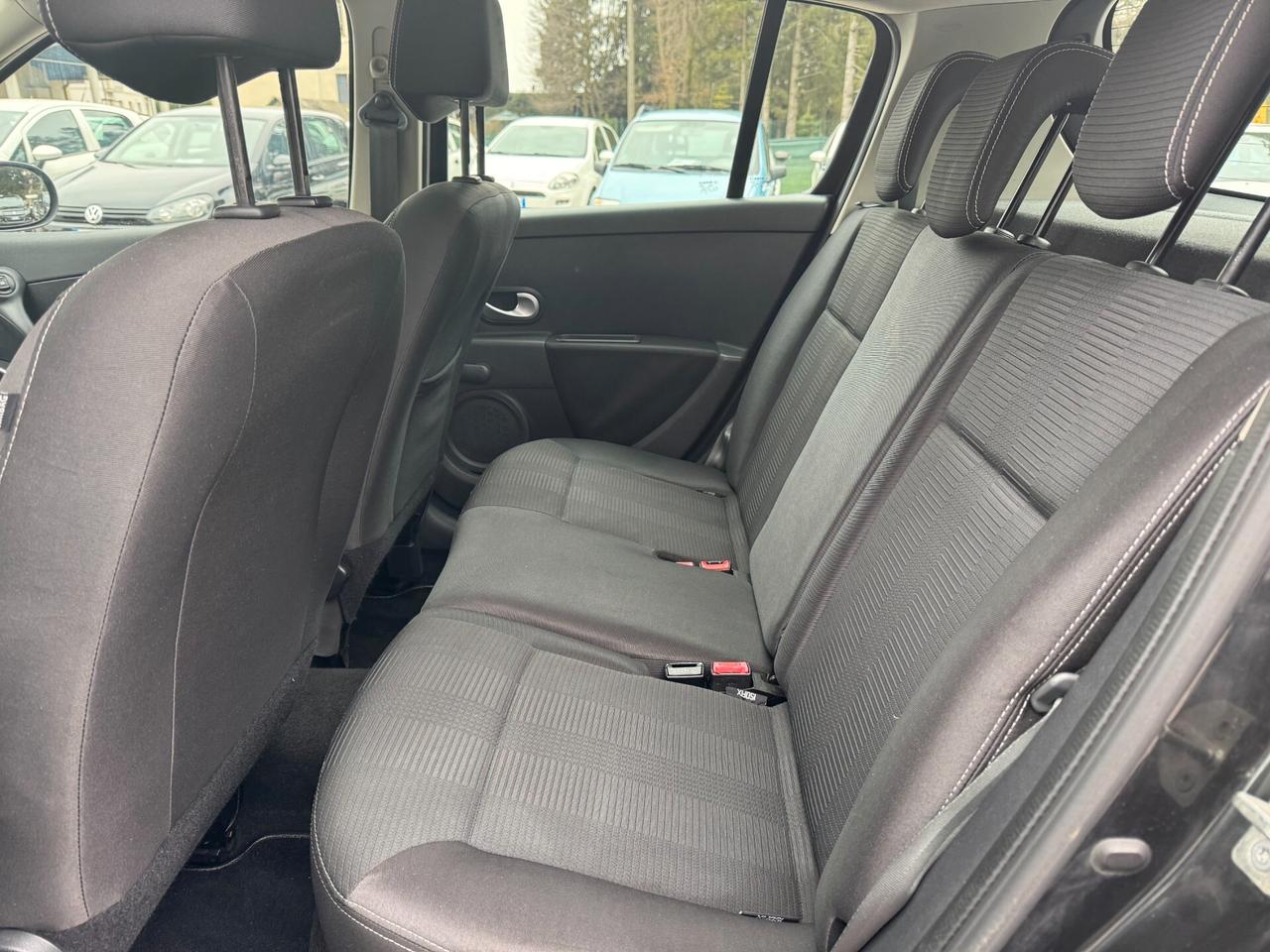Renault Clio 1.2 16V 5 porte Confort neopatentati