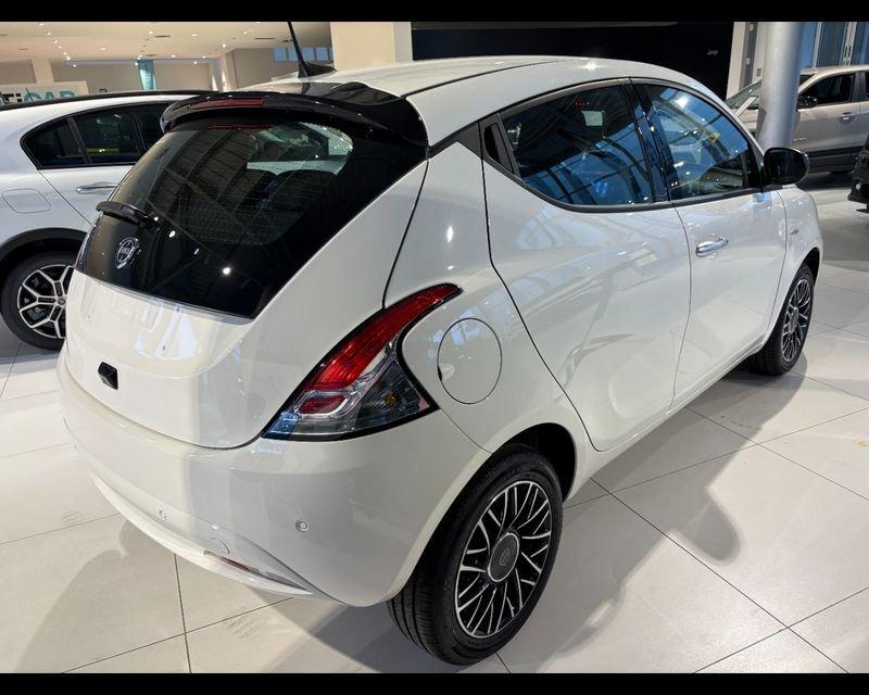 Lancia Ypsilon NUOVA My24 1.0 Firefly 70 CvStart&Stop Hybrid Platino