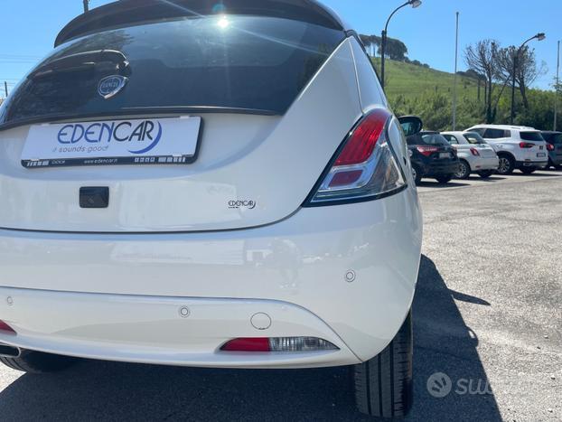 Lancia Ypsilon 1.0 firefly hybrid Platino 70cv KM0
