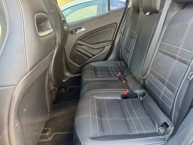 MERCEDES-BENZ GLA 200 d Automatic Premium
