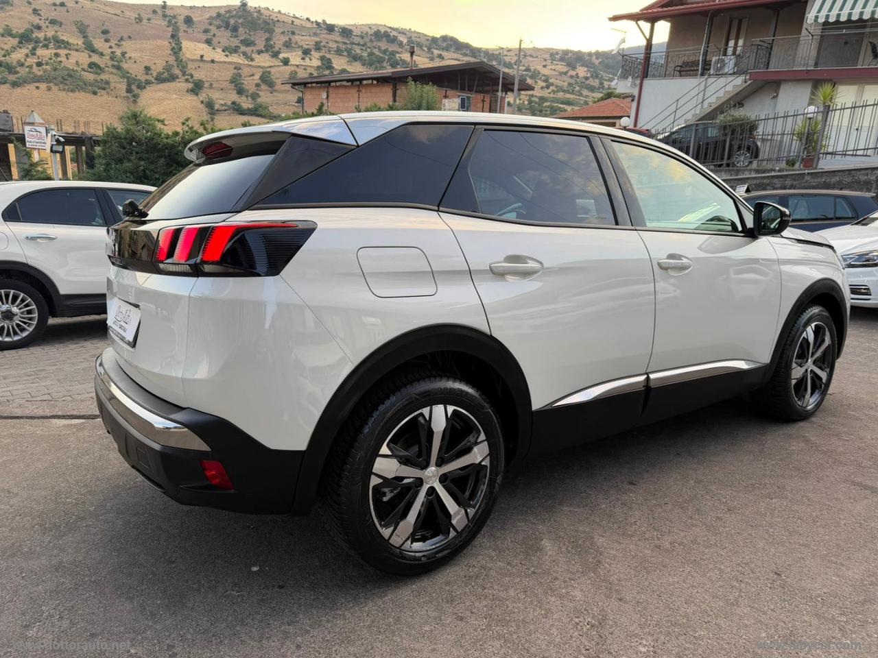 PEUGEOT 3008 BlueHDi 130 S&S Allure Pack