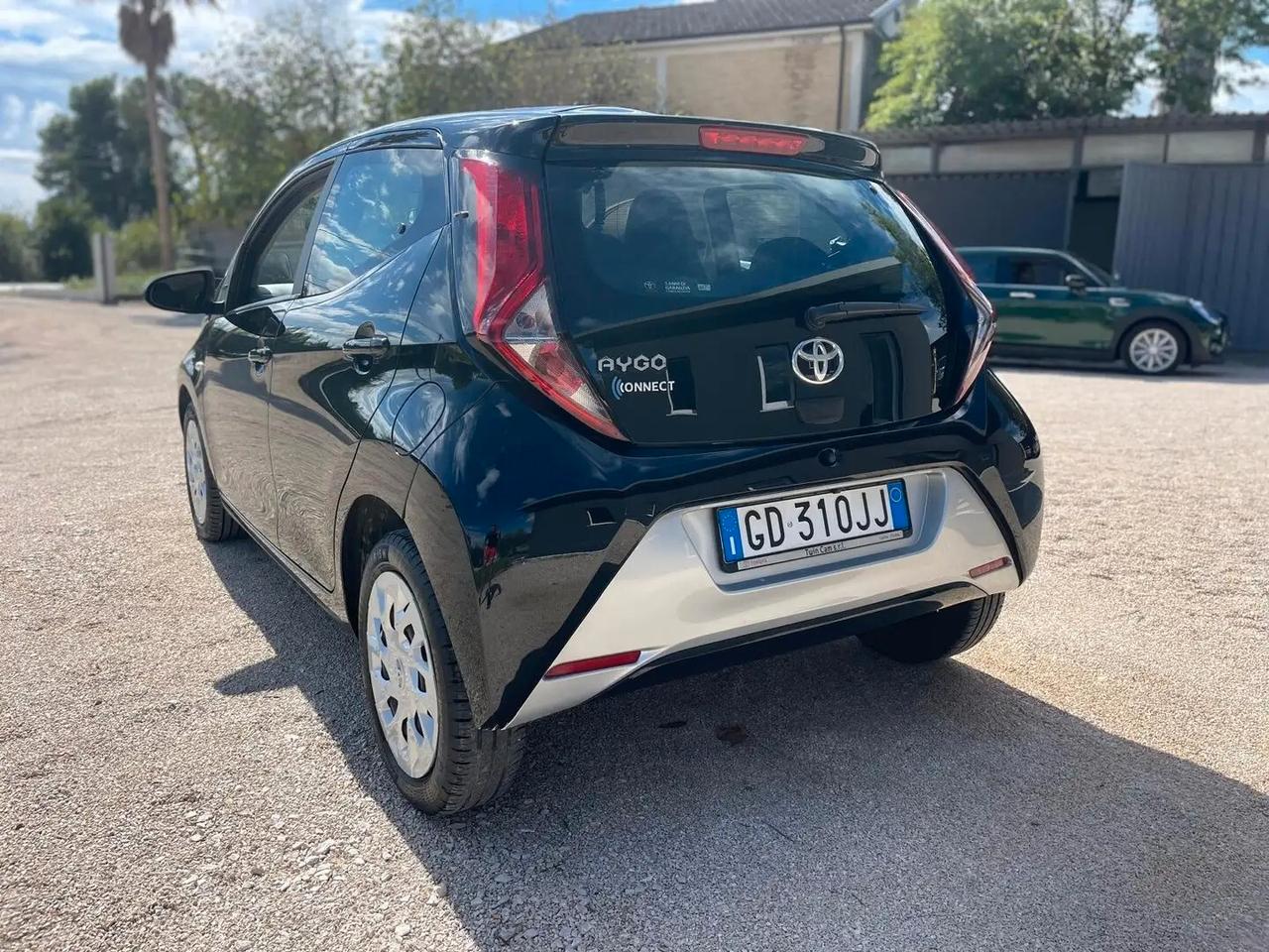Toyota Aygo Connect 1.0 VVT-i 72 CV 5 porte x-wave