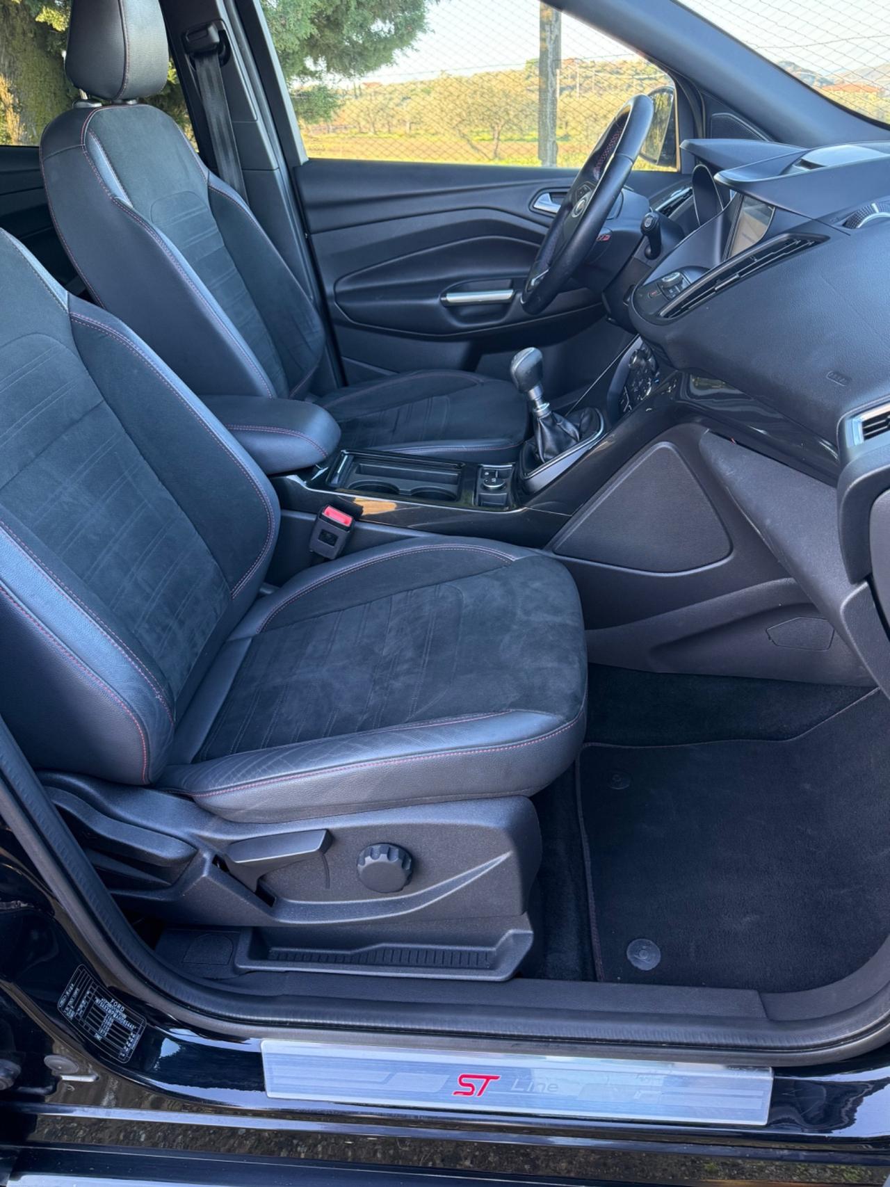 Ford Kuga 1.5 TDCI 120 CV S&S 2WD ST-Line