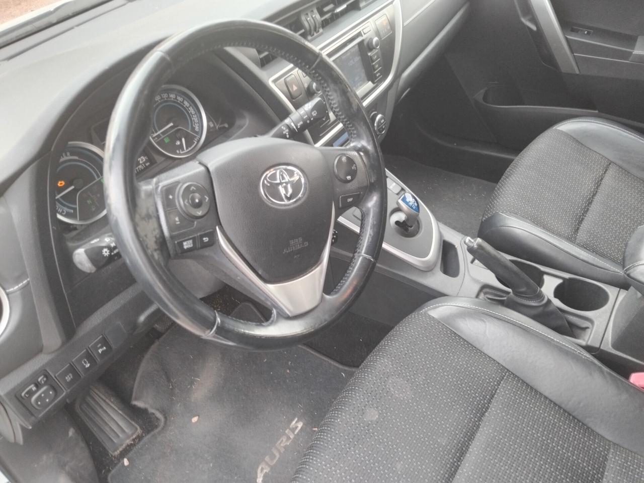 Toyota Auris Touring Sports 1.8 Hybrid Lounge