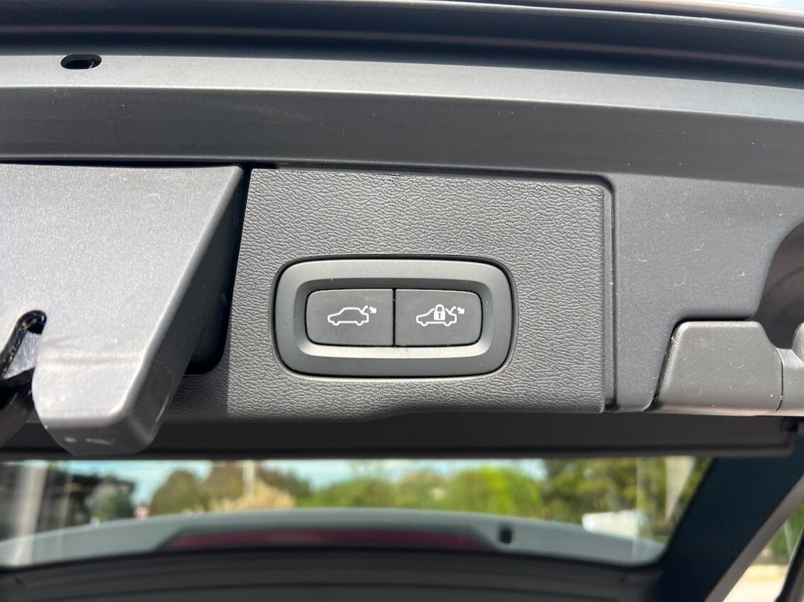 Volvo XC 60 B4 (d) AWD automatico Plus Dark