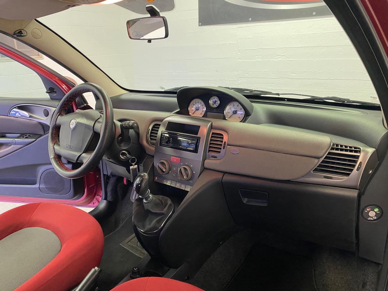 Lancia Ypsilon 1.2 16V Oro