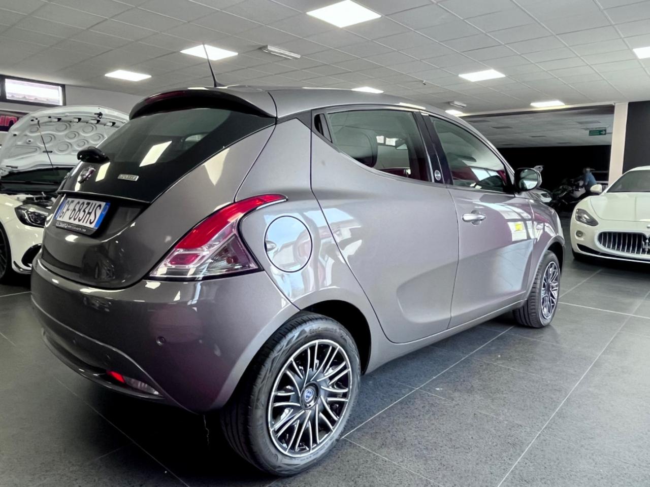 Lancia Ypsilon 1.0 FireFly 5 porte S&S Hybrid Ecochic Gold
