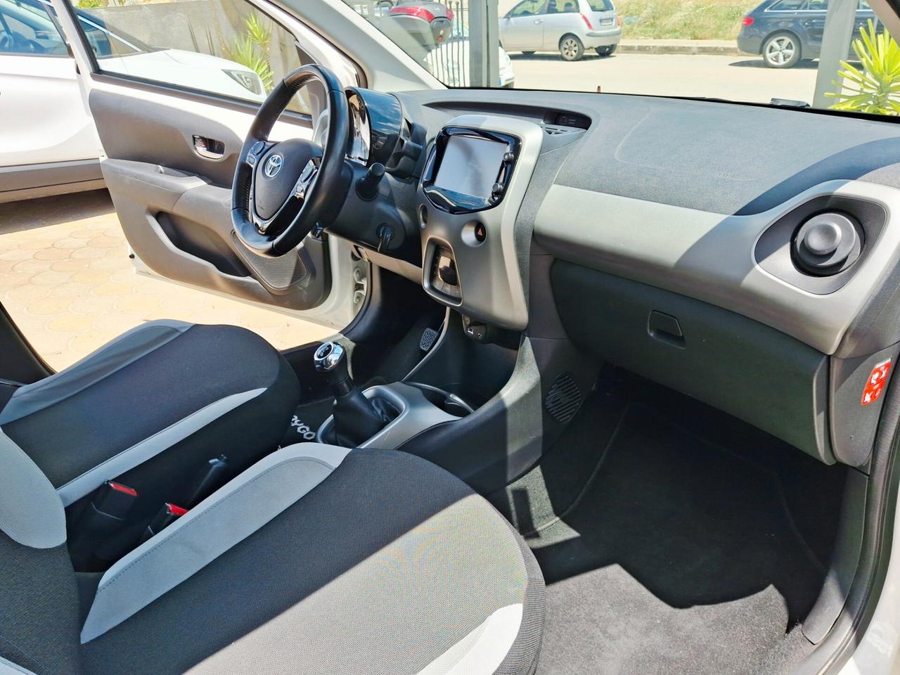 Toyota Aygo 1.0 VVT-i 69 CV 5 porte x-business