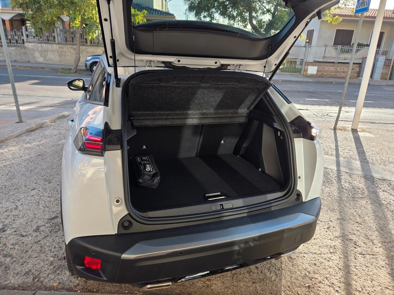 Peugeot 2008 PureTech 1.2 130 cv automatica