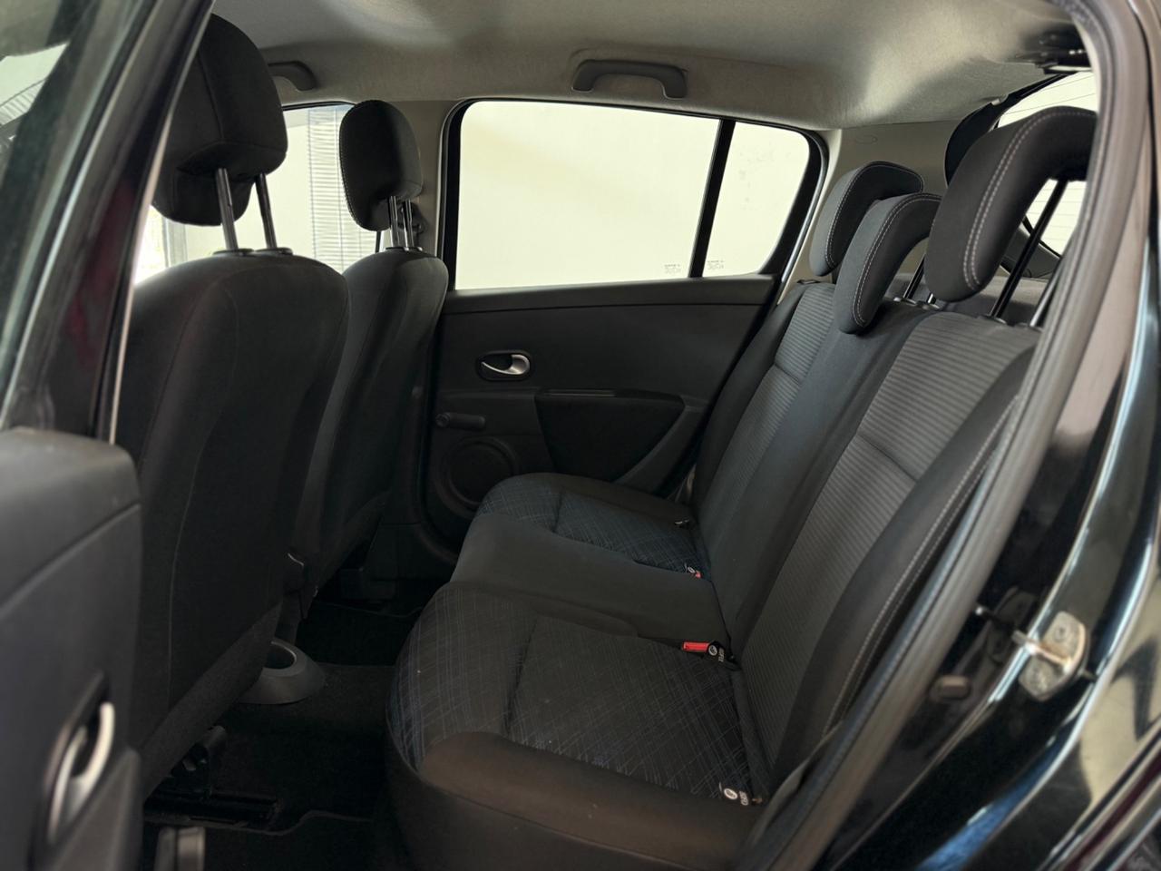 RENAULT CLIO 1.5 dCi 90CV NAVI NEOPATENTATI