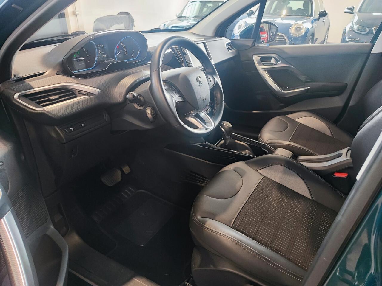 Peugeot 2008 1.2 PureTech 110 EAT6 Allure • Navi • LED • Retrocamera • Cerchi 17