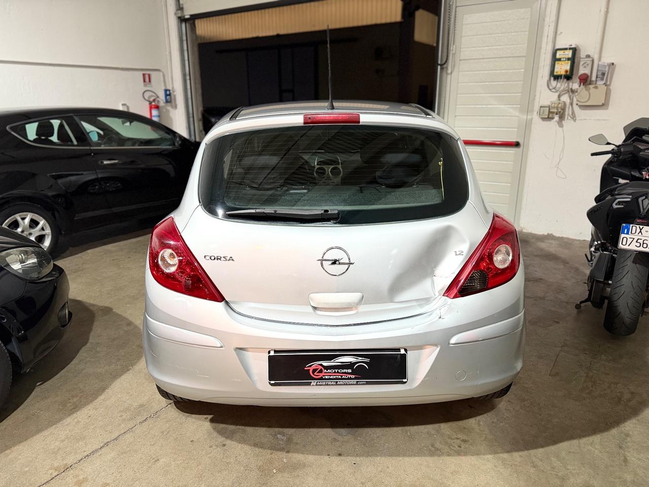 Opel Corsa 1.2 3 porte Club NEOPATENTATI