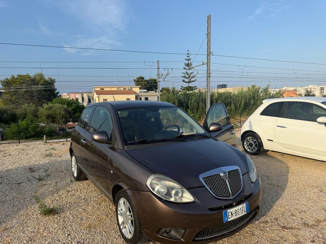 Lancia Ypsilon 1.3 MJT 75 CV 2.999€ PERMUTE
