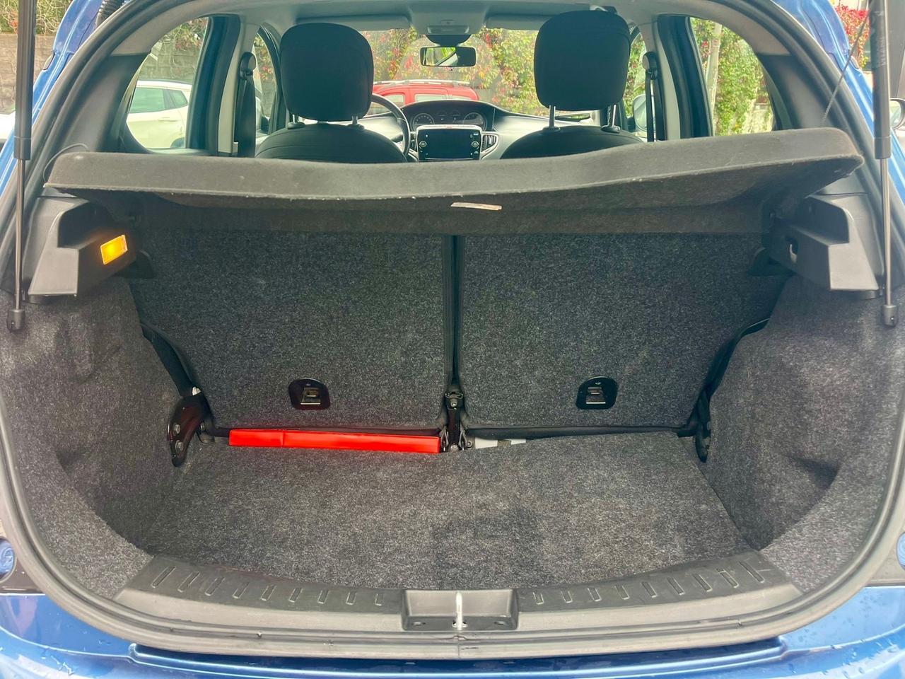 Lancia Ypsilon 1.0 FireFly S&S Hybrid Ecochic Gold Tua a soli 265€