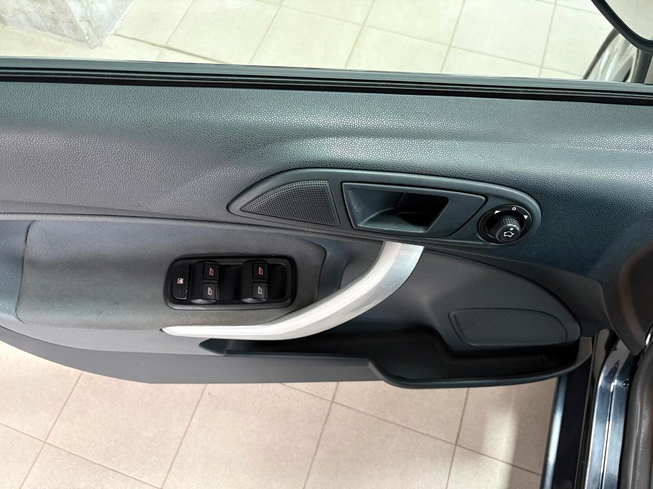 FORD FIESTA TITANIUM 1.4 5P. BENZINA/GPL