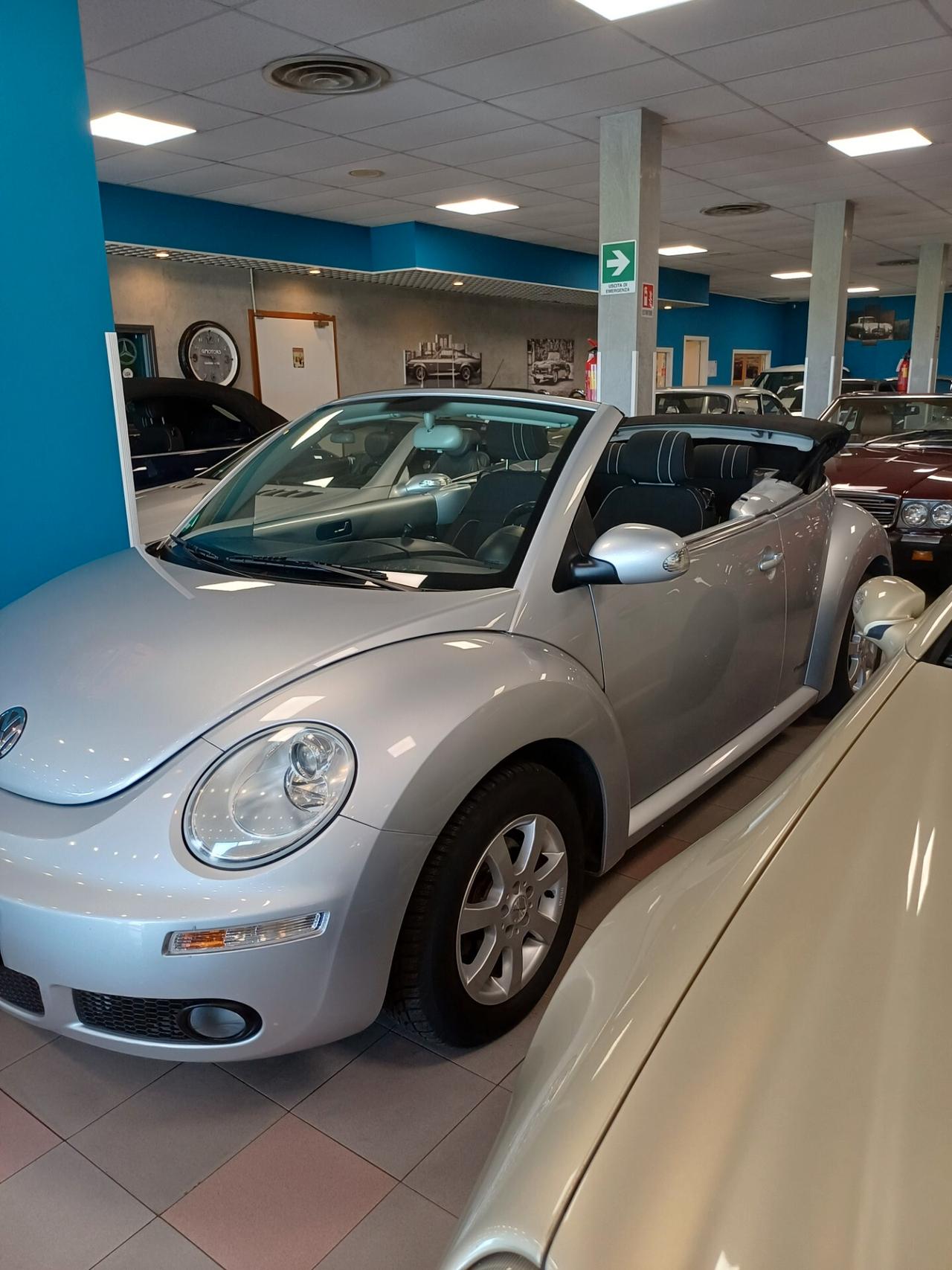 Volkswagen New Beetle 1.6 Cabrio NEOPATENTATI