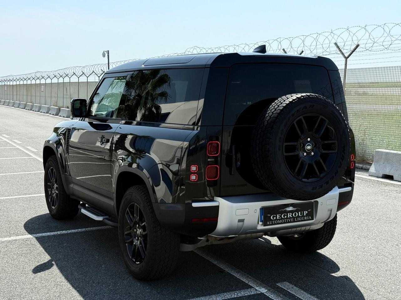 Land Rover Defender 90 3.0D I6 200 CV-BLACK EDITION -PERMUTABILE