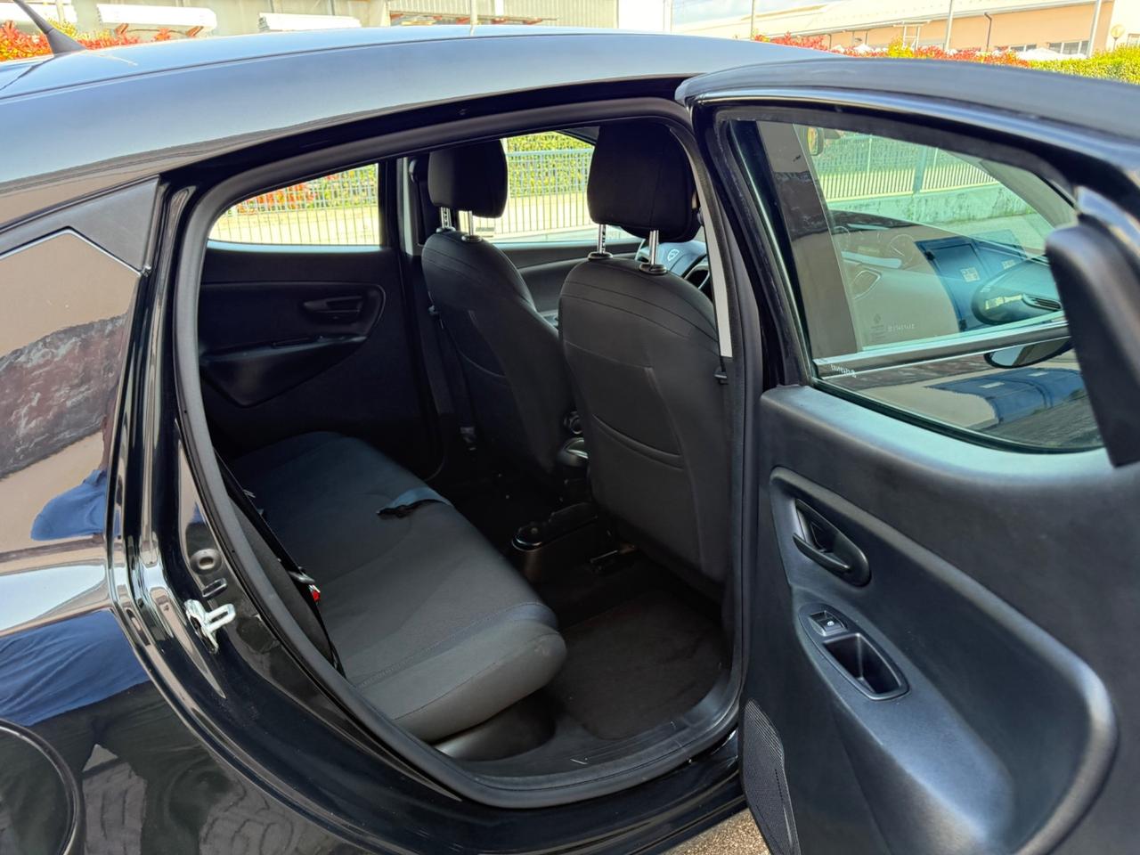 Lancia Ypsilon 1.2 69 CV 5 porte GPL Ecochic Black and Noir