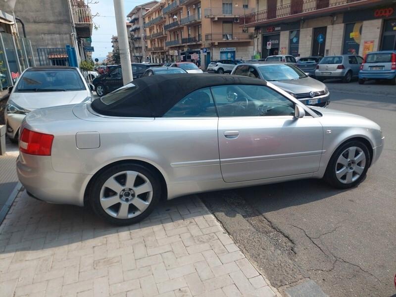 Audi A4 Cabriolet 2.5 V6 TDI cat