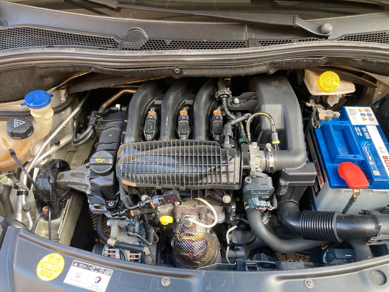 Peugeot 208 1.2 - X NEOPATENTATI - 2013