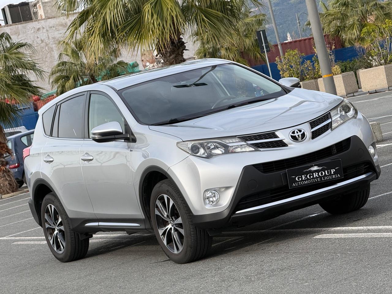 Toyota RAV 4 RAV4 2.0 D-4D 4WD Lounge-4X4-PERMUTABILE
