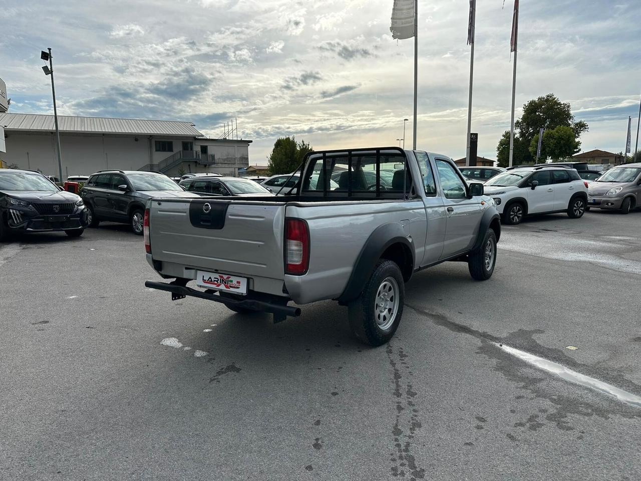 Nissan NP300 2.5 tdi 2p. King Cab Easy