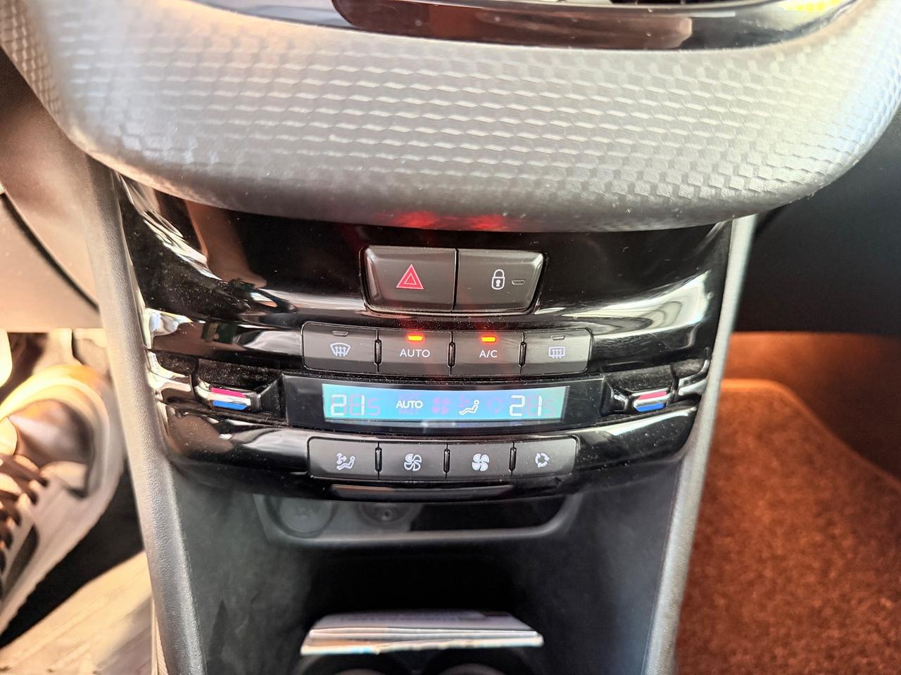 Peugeot 2008 1.6 e-HDi 115 CV Stop&Start Féline Neopatentati
