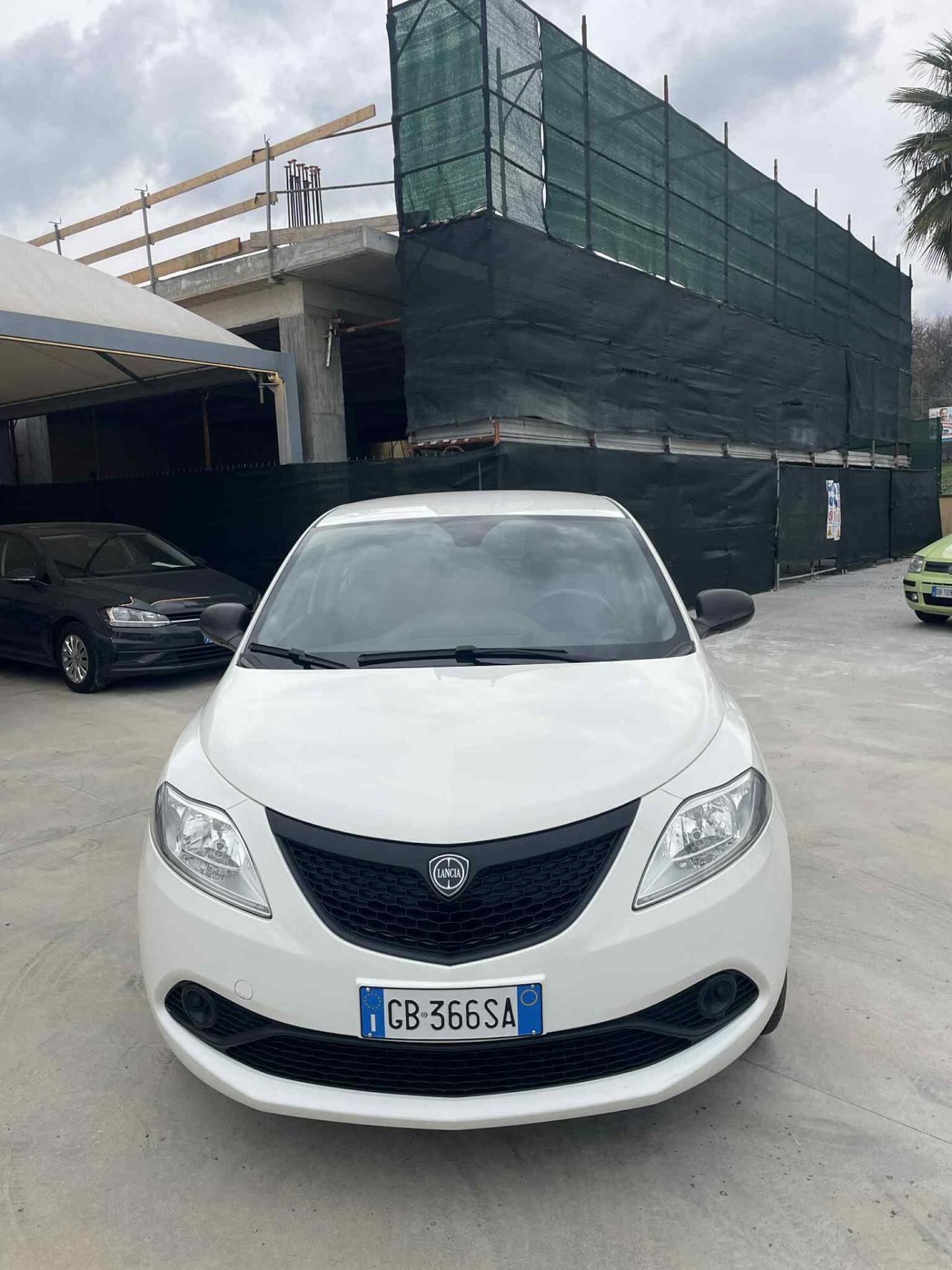 Lancia Ypsilon 1.2 69 CV 5 porte GPL Ecochic Silver