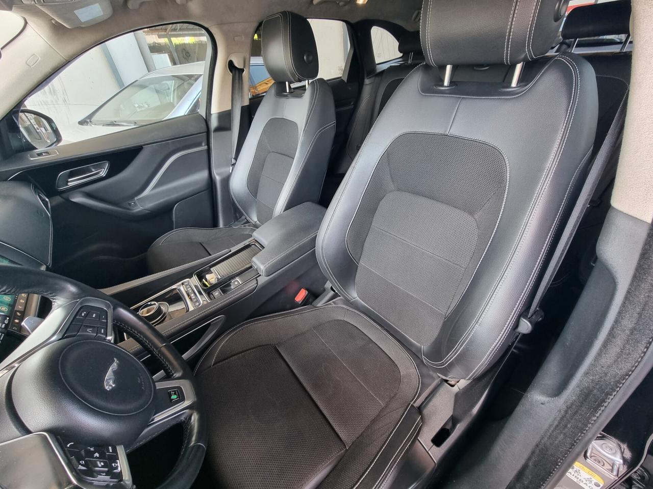 Jaguar F-Pace 2.0 D 180 CV AWD aut. R-Sport