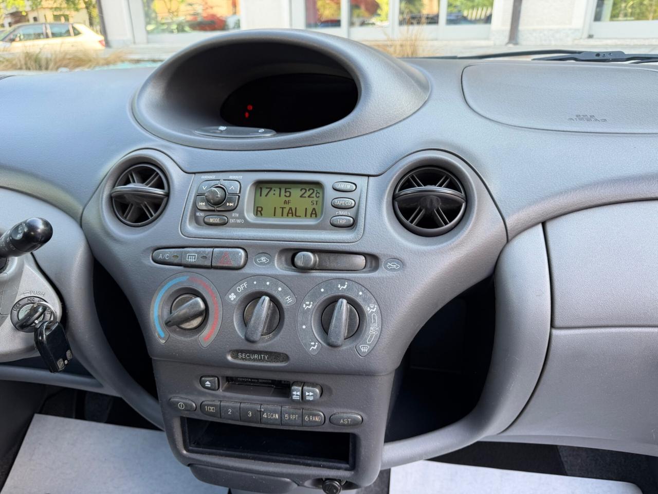 Toyota Yaris 1.0i 16V cat 5 porte