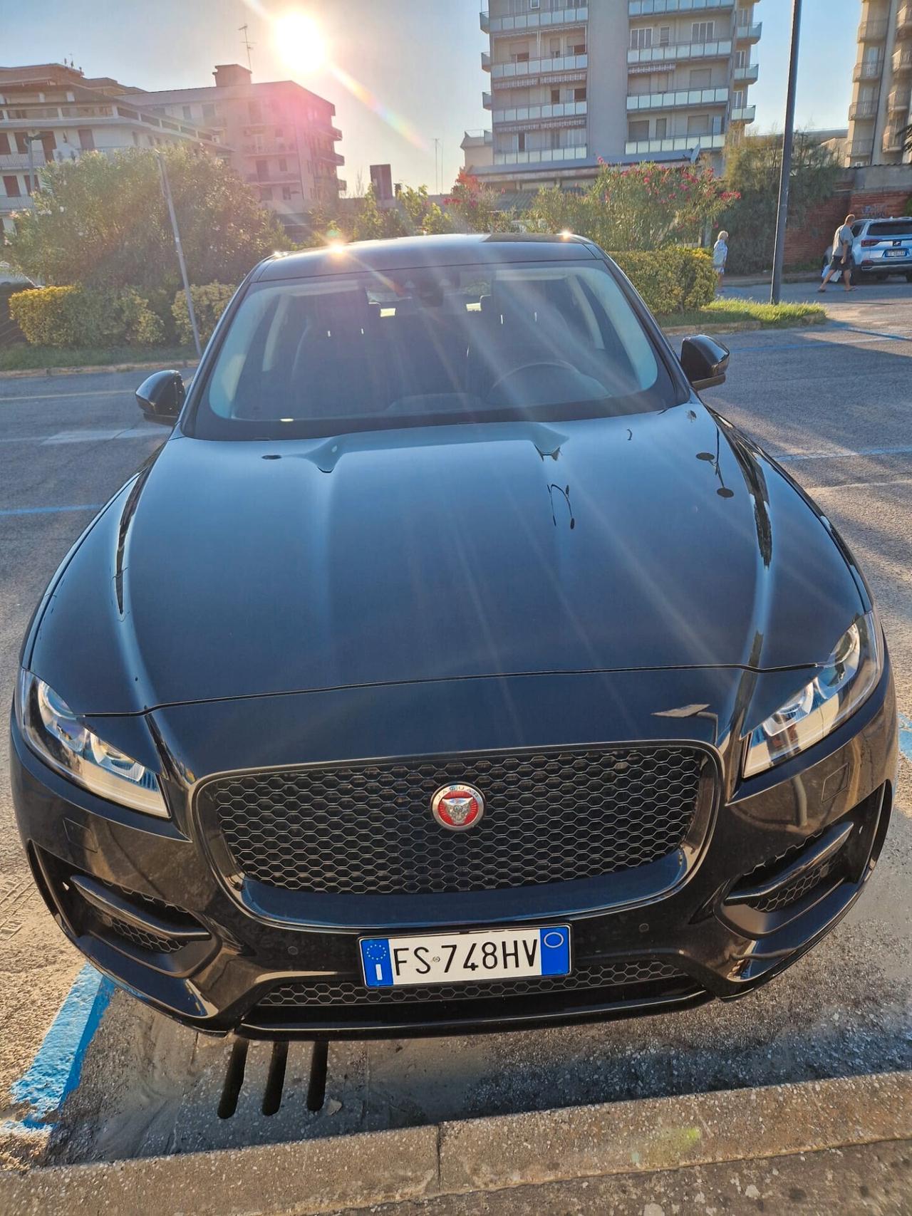 Jaguar F-Pace 2.0 D 180 CV AWD aut. R-Sport