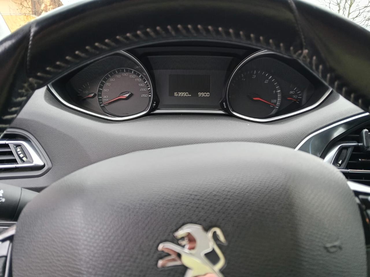 Peugeot 308 BlueHDi 120 S&S Business