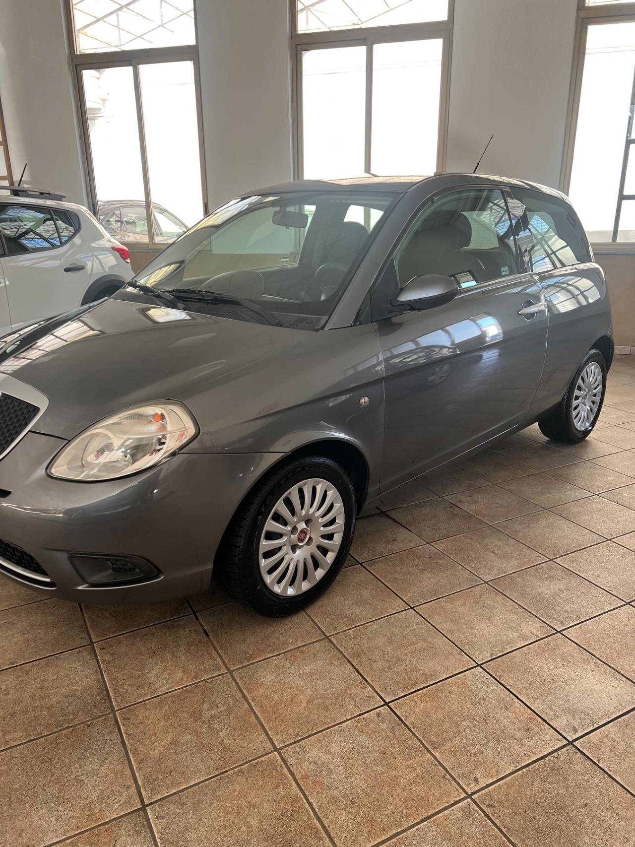 Lancia Ypsilon 1.2 Versus