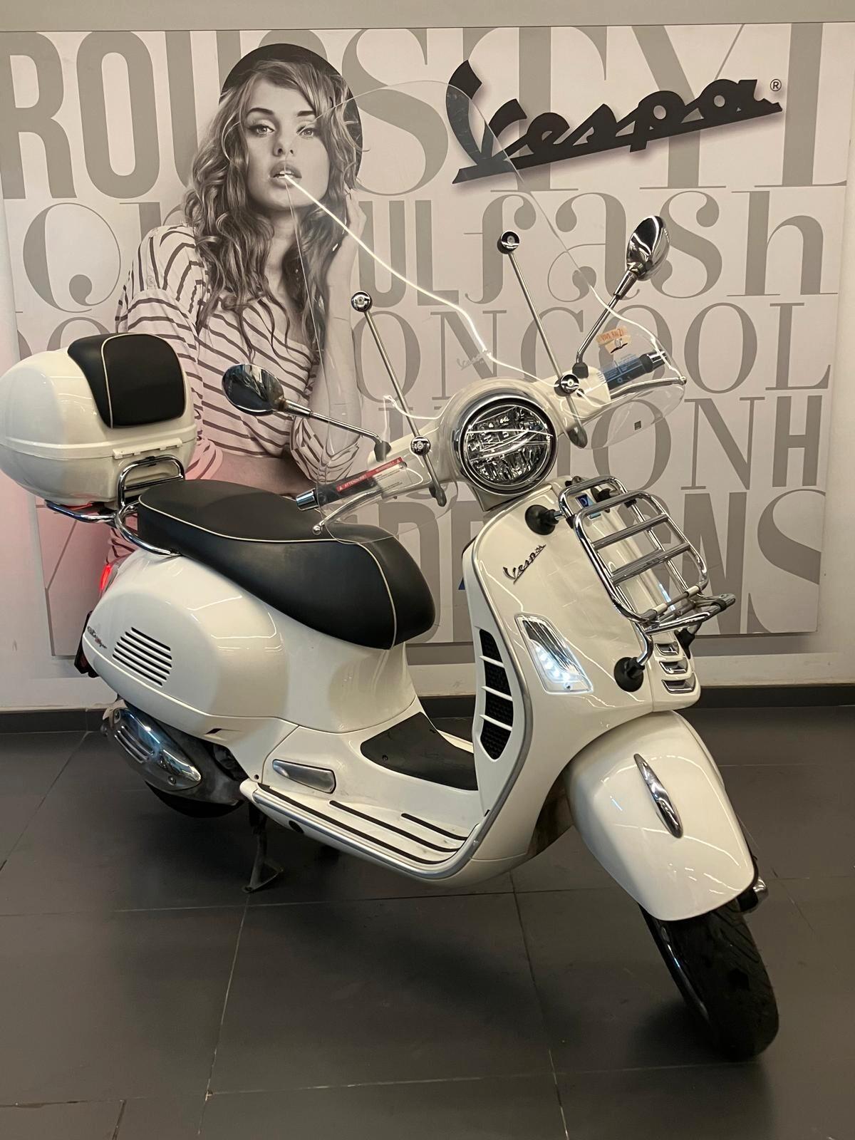 Piaggio Vespa 300 GTS hpe SUPER ABS E4