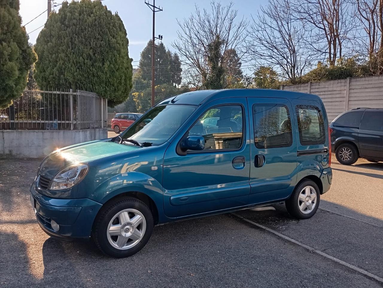 Renault Kangoo 1.2 16V 5p. Confort trasporto disabili