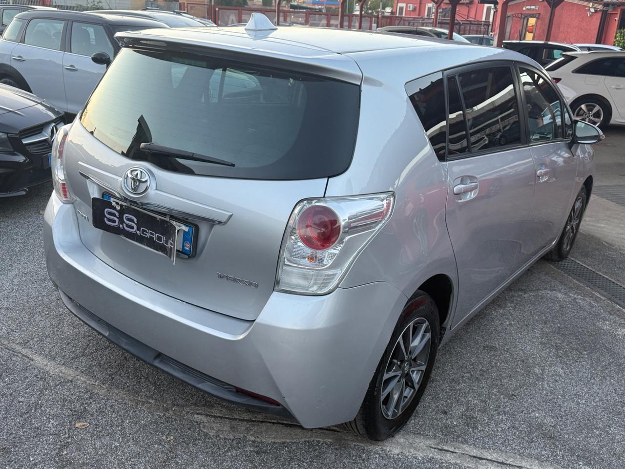 Verso 1.6 D-4D Style 7 posti-unipro-rate-garanzia