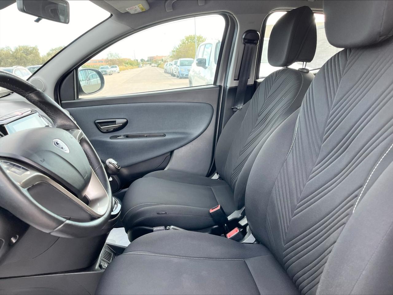 Lancia Ypsilon 1.0 FireFly 5 porte S&S Hybrid Gold