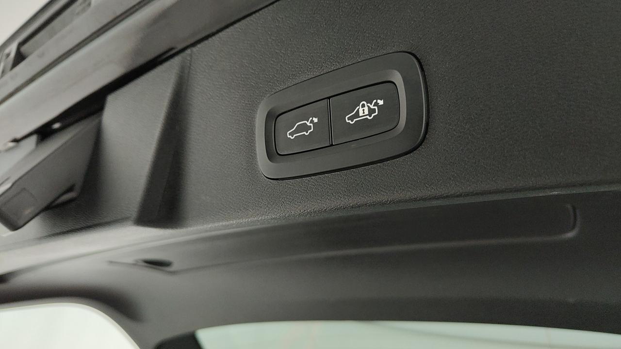 VOLVO XC40 2.0 b3 Core auto