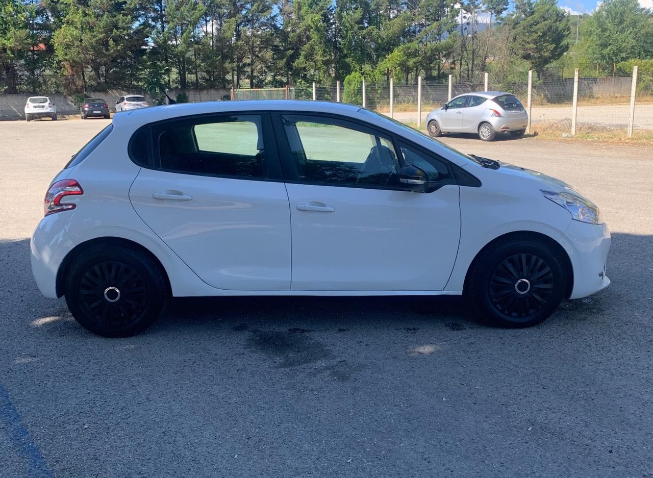 Peugeot 208 1.4 HDi 68 CV 5p Allure 120000KM