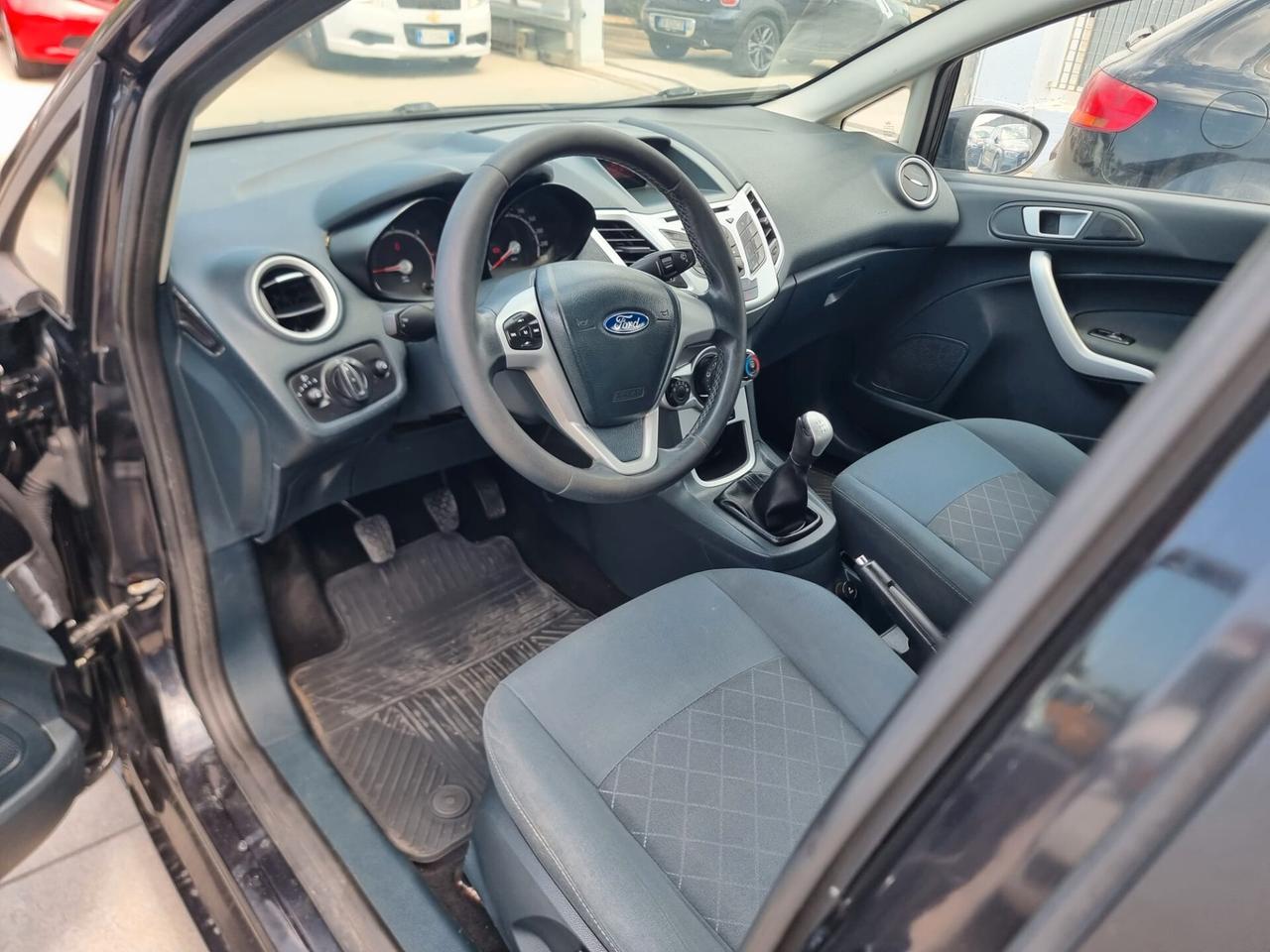 Ford Fiesta 1.4 TDCi 70CV 5 porte Titanium