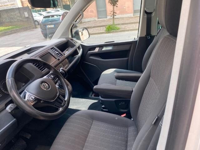 Volkswagen Caravelle 2.0 TDI 150CV DSG 4 Motion 5 Posti Autocarro