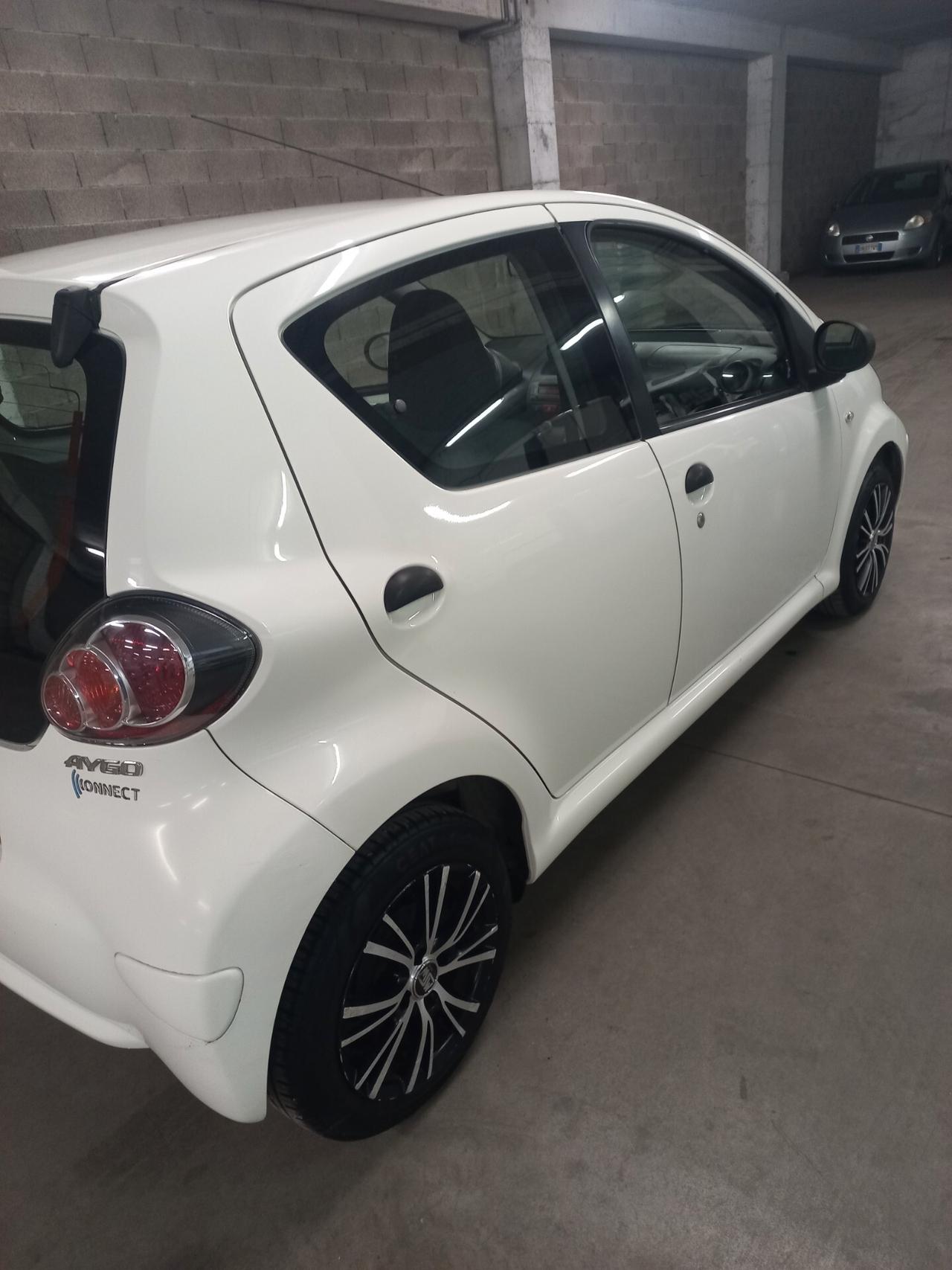 Toyota Aygo 1.0 12V VVT-i 5 porte Deep Ocean Connect