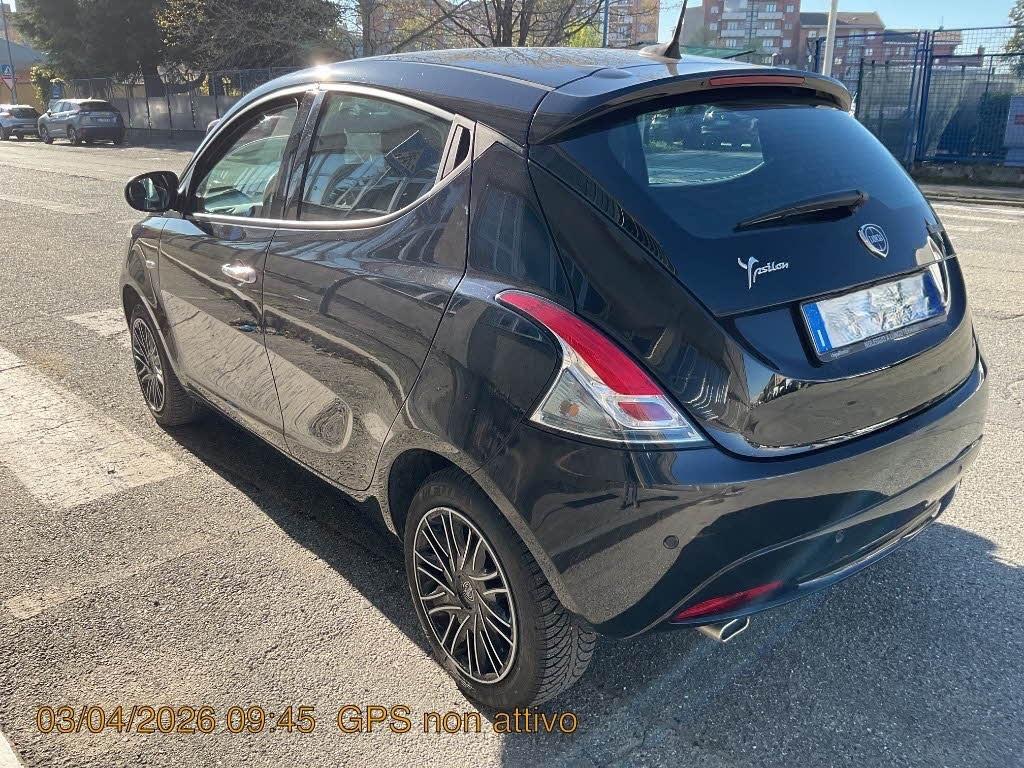 Lancia Ypsilon 1.0 FireFly 5 porte S&S Hybrid Ecochic Silver