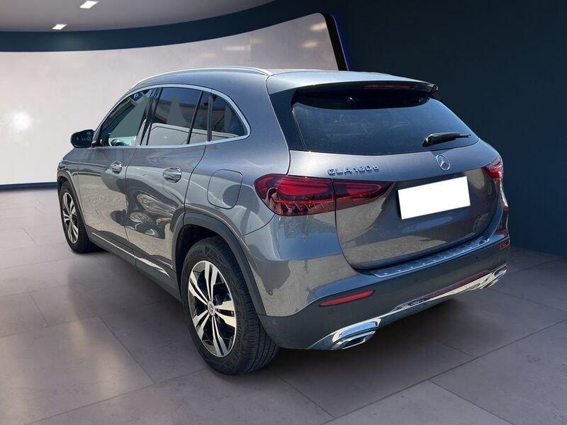 Mercedes-Benz GLA GLA-H247 2023 180 d Executive auto
